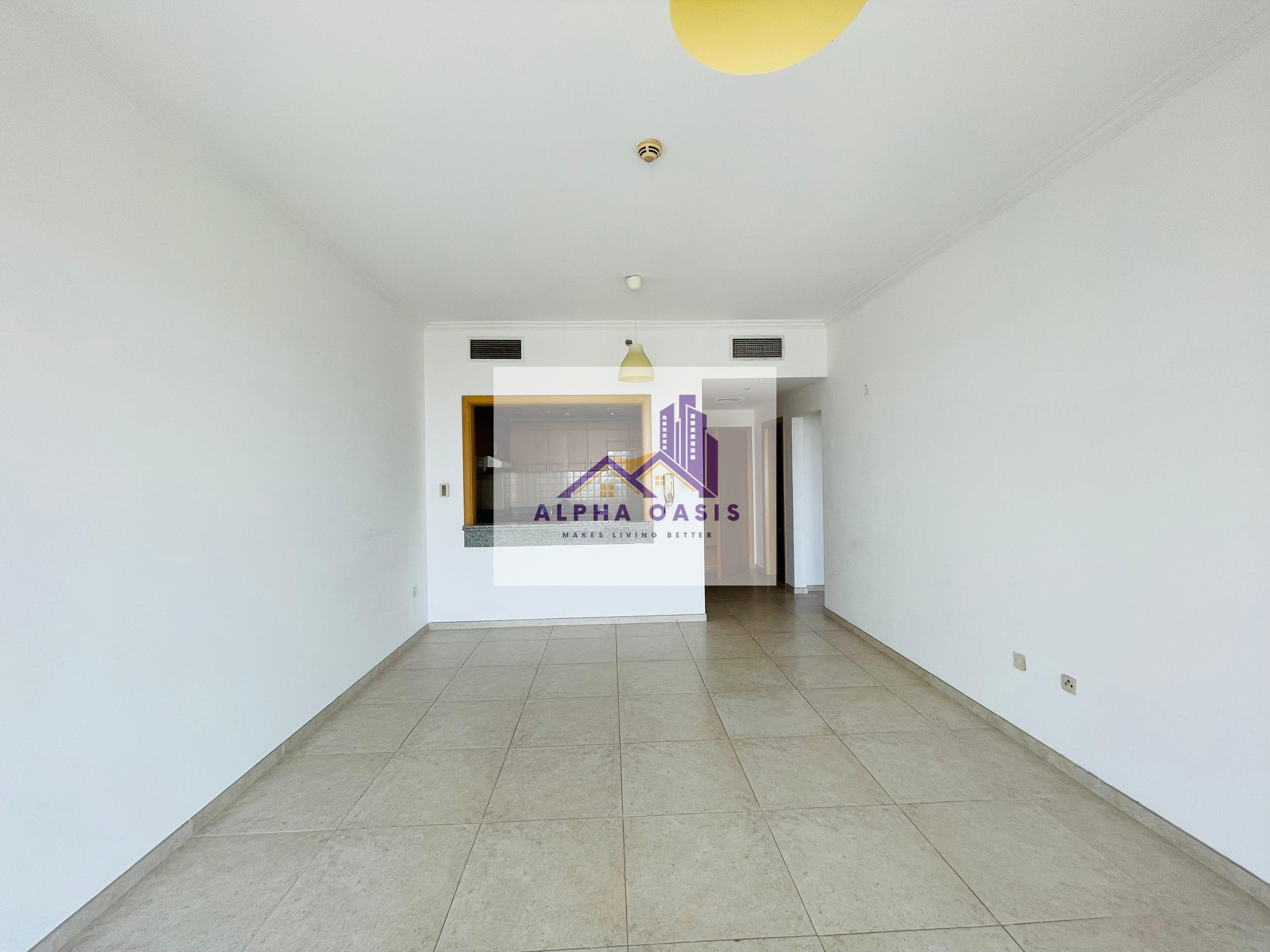 Spacious Unit/ Vacant/ Semi Closed Kitchen