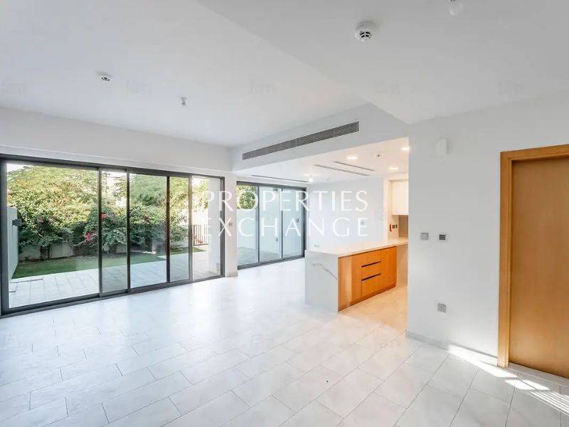 SINGLE ROW | VACANT | PRIME LOCATION | CLOSE TO POOL&PARK