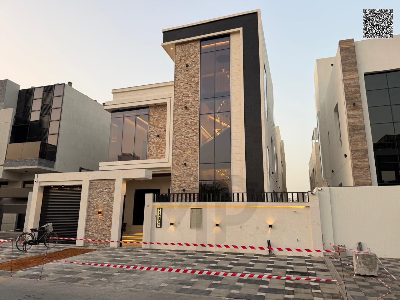 For sale: Modern villa in Al Yasmin, Ajman. Two floors + roof, 5 master bedrooms with a swimming pool, 4000 sq ft, freehold ownership for all national