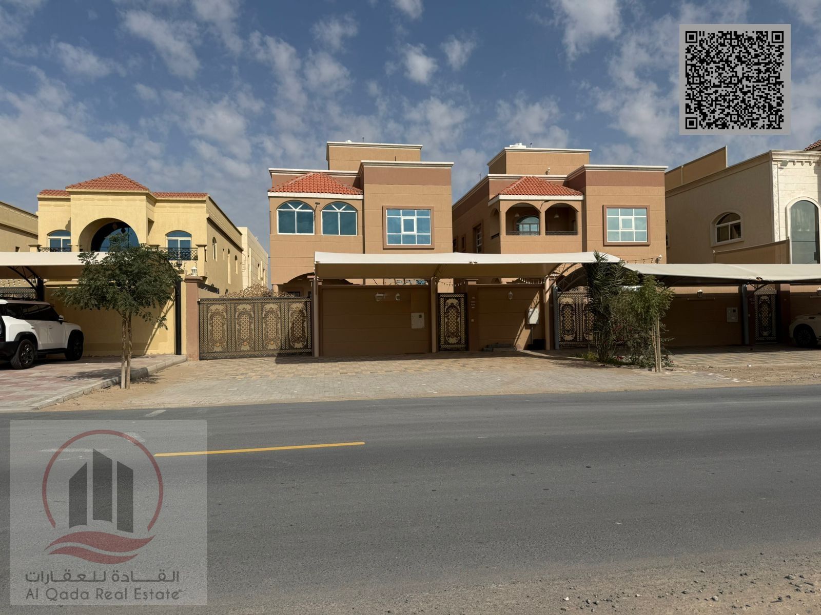 Villa for sale in Ajman, Al Muwaihat area. 5 master bedrooms, majlis, living room, maid's room, roof terrace. Bank financing available.