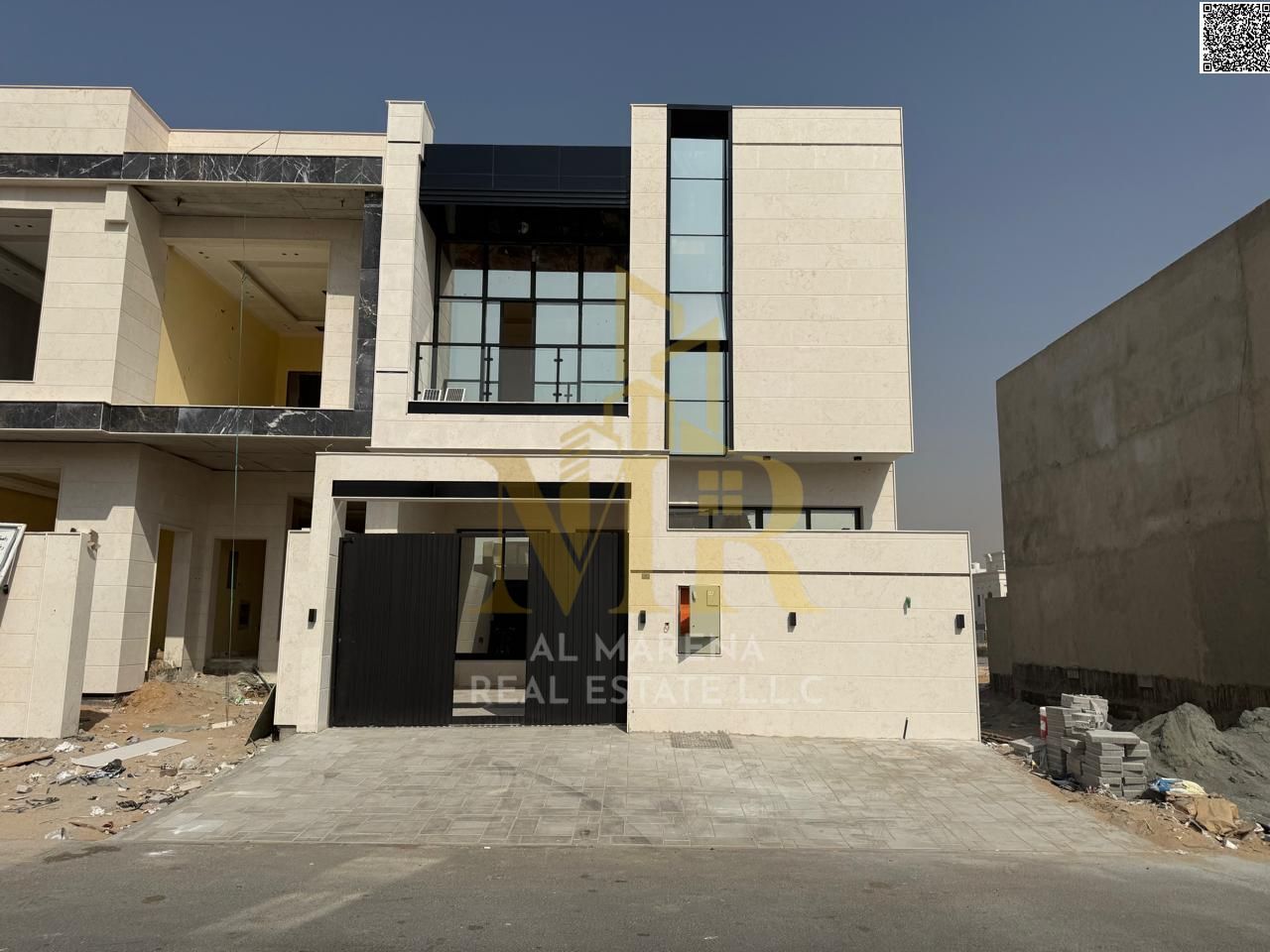 Modern villa located on a main street, no service charges, freehold ownership for all nationalities