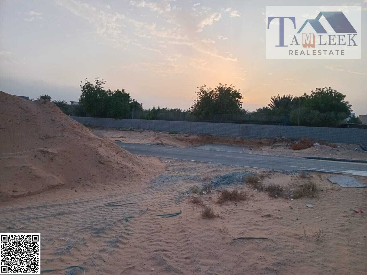 Al Hili 2, Ajman, directly on Al Zubair Street. A plot of land for residential and commercial use with a ground floor and two floors. Freehold ownersh
