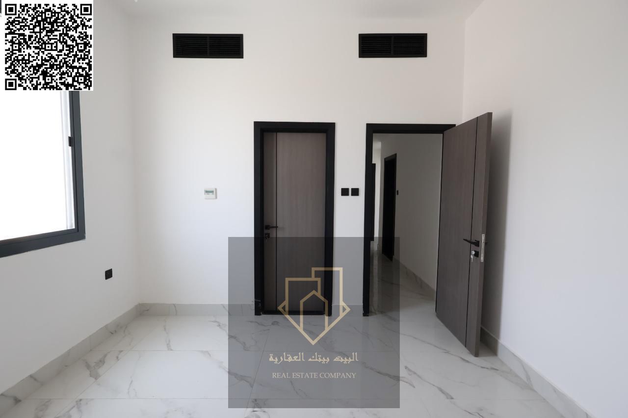 Two-bedroom apartment with a large living room, second-hand, 3 bathrooms, two master bedrooms, super luxury finishing, very competitive price, prime l