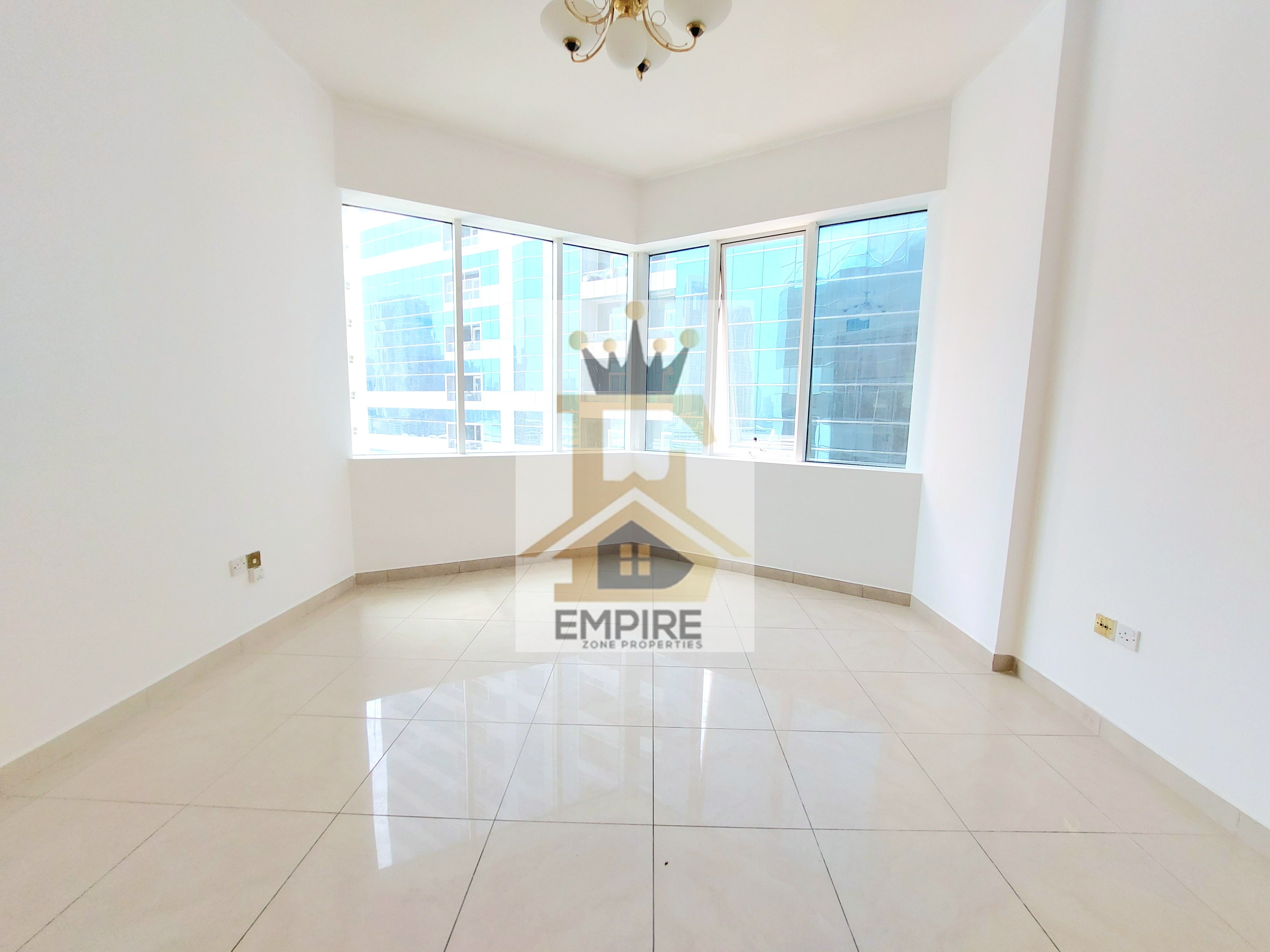 15 days,,hot offer,,spacious living,,Bright,,master bedroom near to Dubai exit