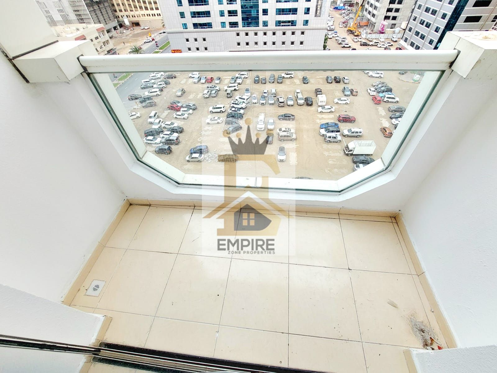 luxury living with open view wardrobes balcony good finishing maintenance free prime location near close exit to dubai