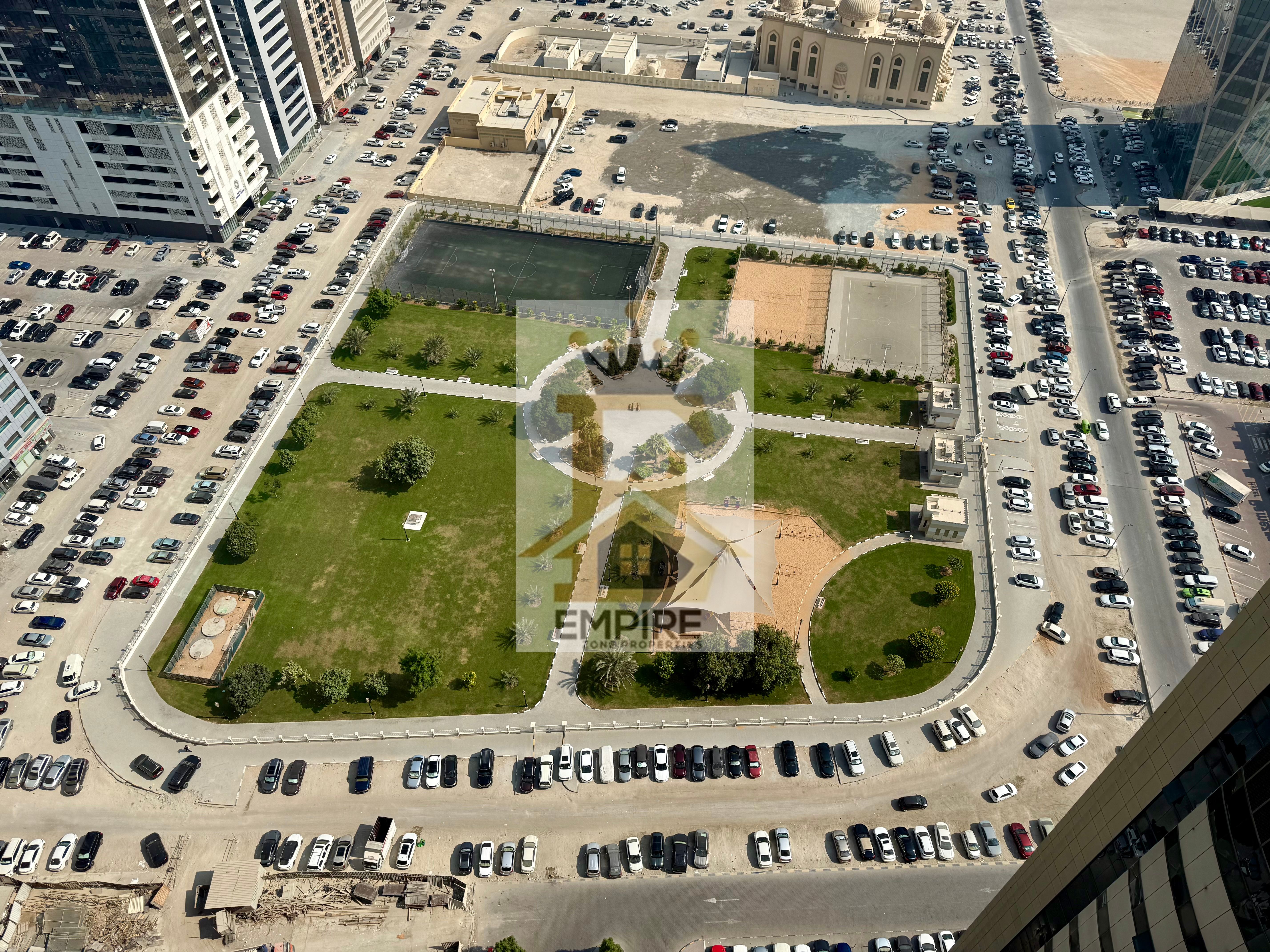 Amazing apartment close to Dubai exit. Open park view. Maidroom master