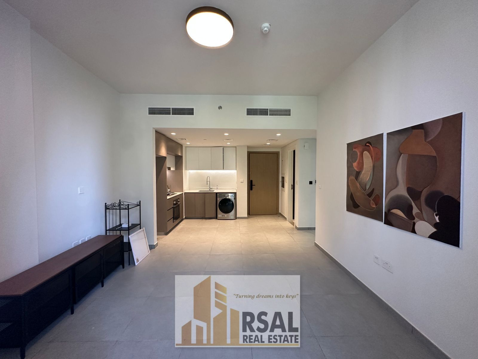 Spacious 2 BR Apartment with Balcony, Aljada