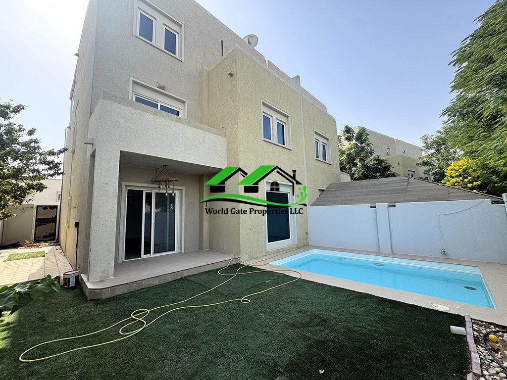 Spacious 5BR Villa Single Row Ready To Move
