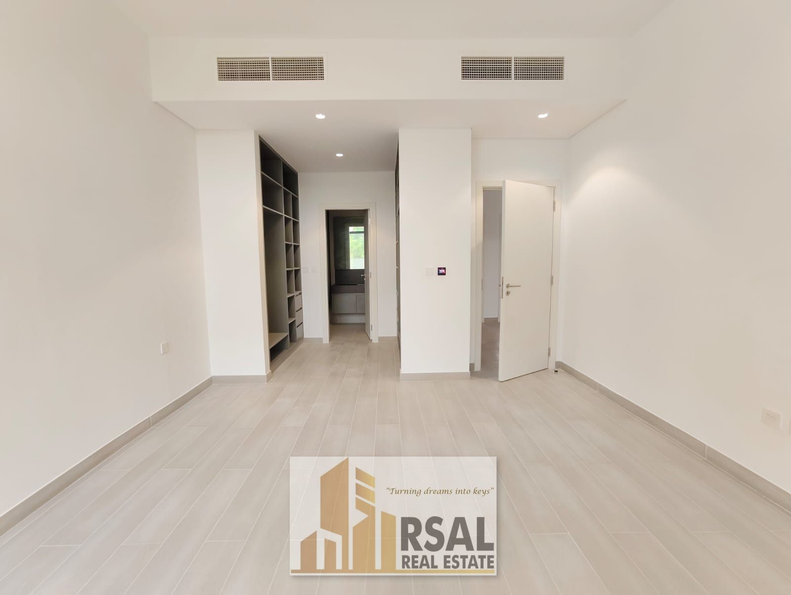 Semi Detached 4BR villa with Majlis Room All Amenities in Massar