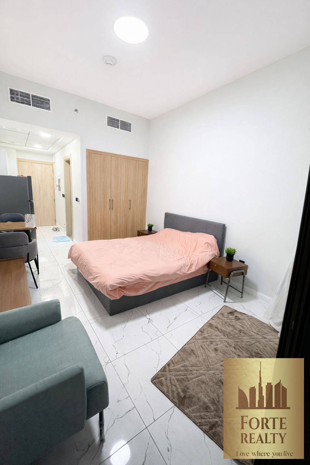 Brand New Modern Studio Apartment | Sheikh Zayed View | High Floor | Fully Furnished | 1 min walk to Metro