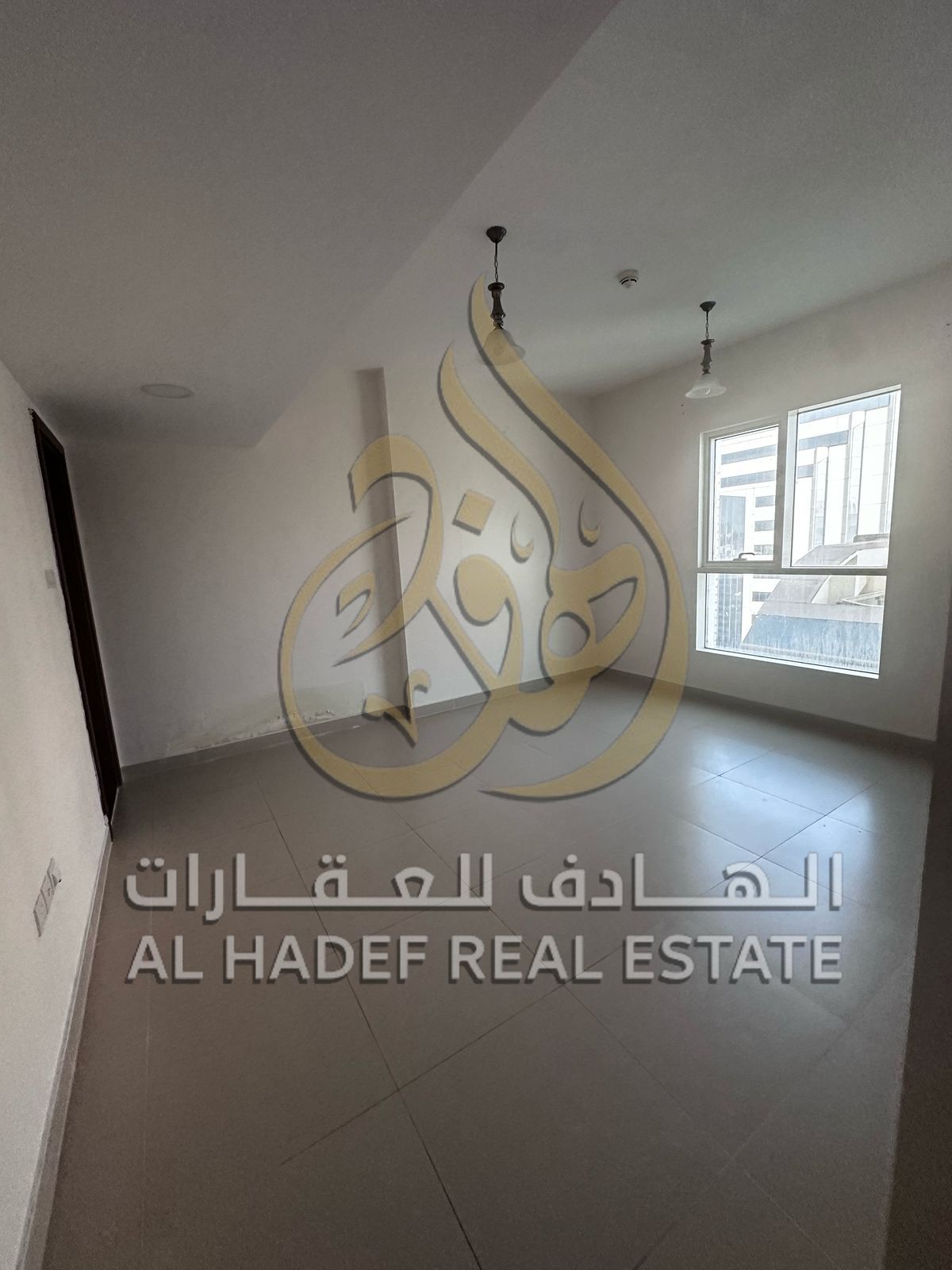 3-bedroom apartment with living room - Second tenant - Free gym + swimming pool - Laundry room - Air conditioning included - Free parking - Flexible p