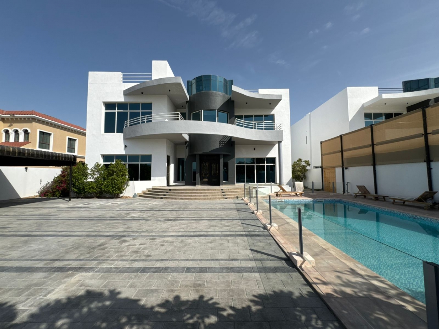 MODERN 5BR VILLA | 2 LIVING AREAS | MAJLIS | POOL