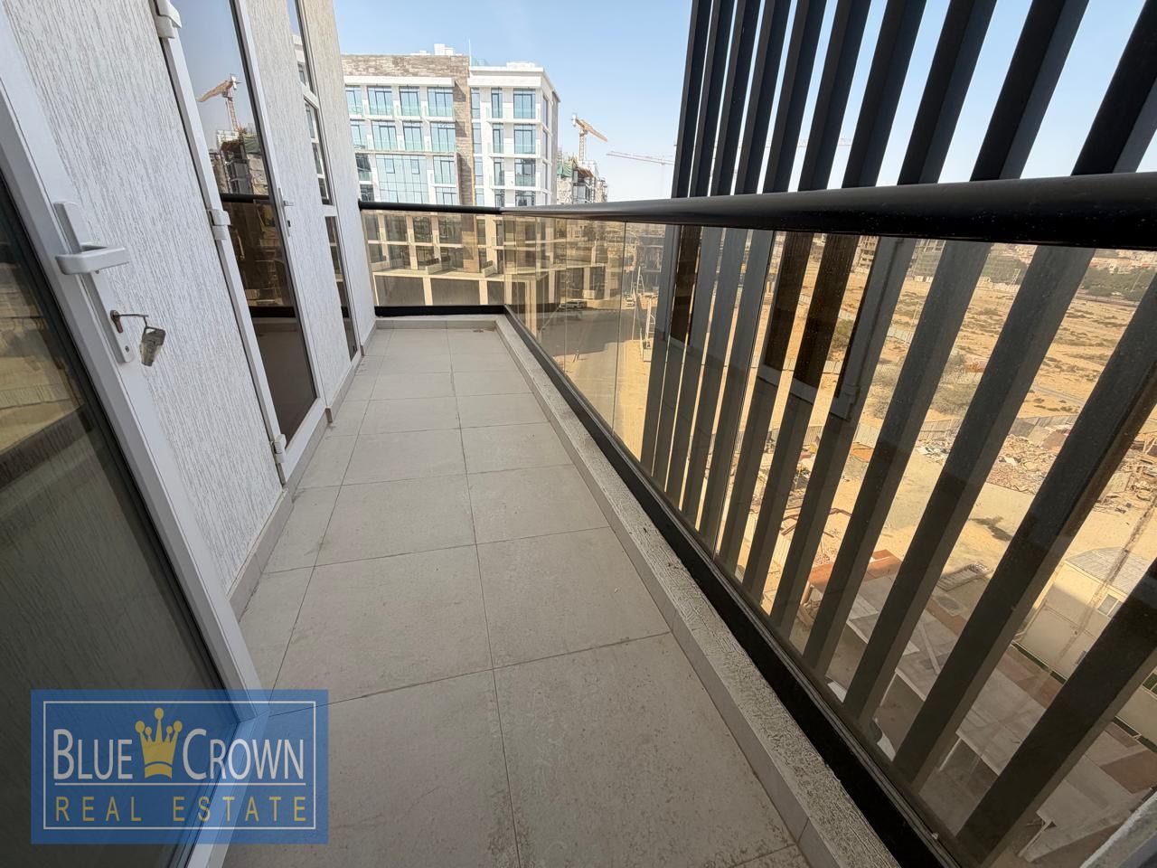 BRAND NEW BUILDING | FITTED KITCHEN | HUGE TERRACE
