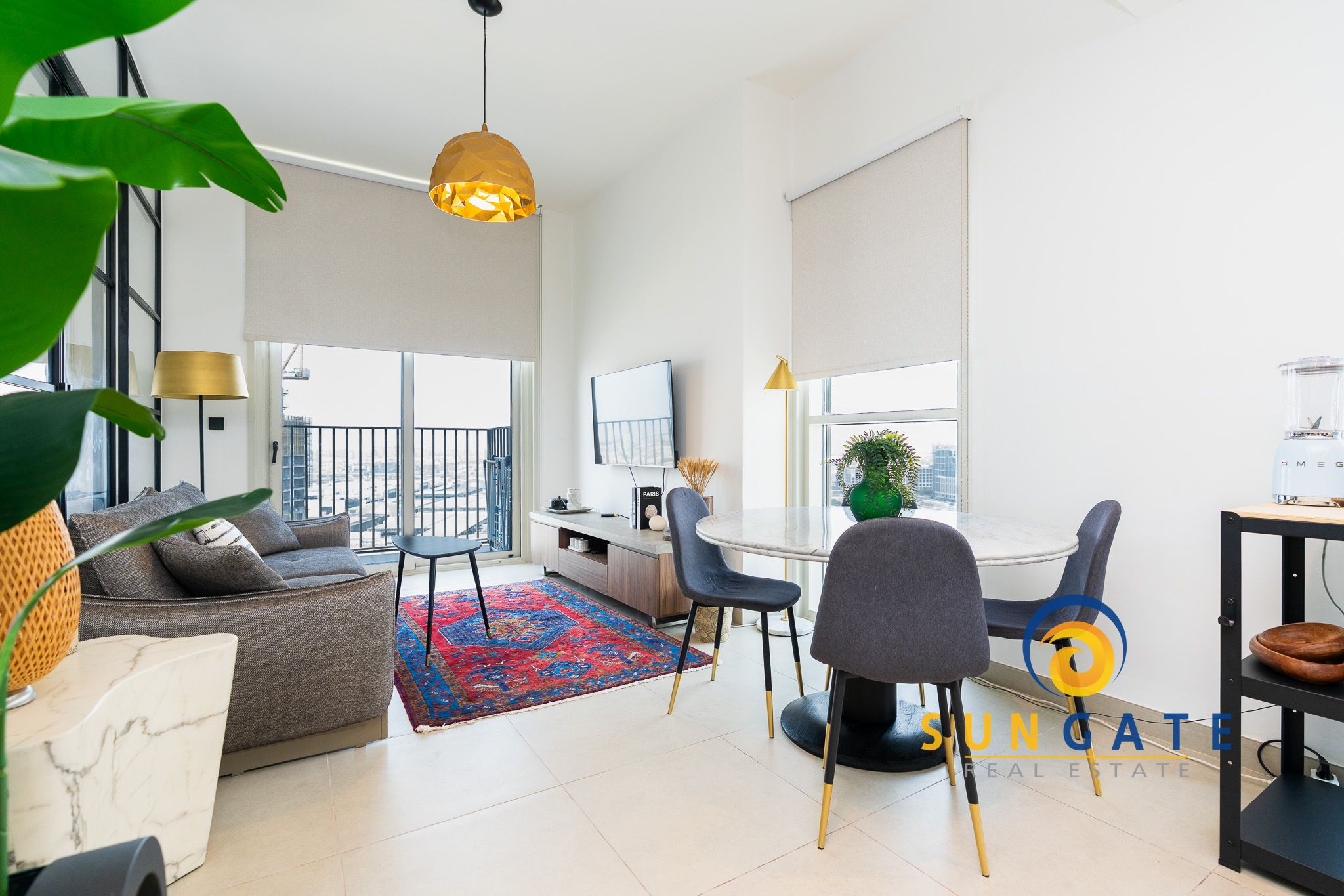 Fully Furnished , Vacant, Facing the mall
