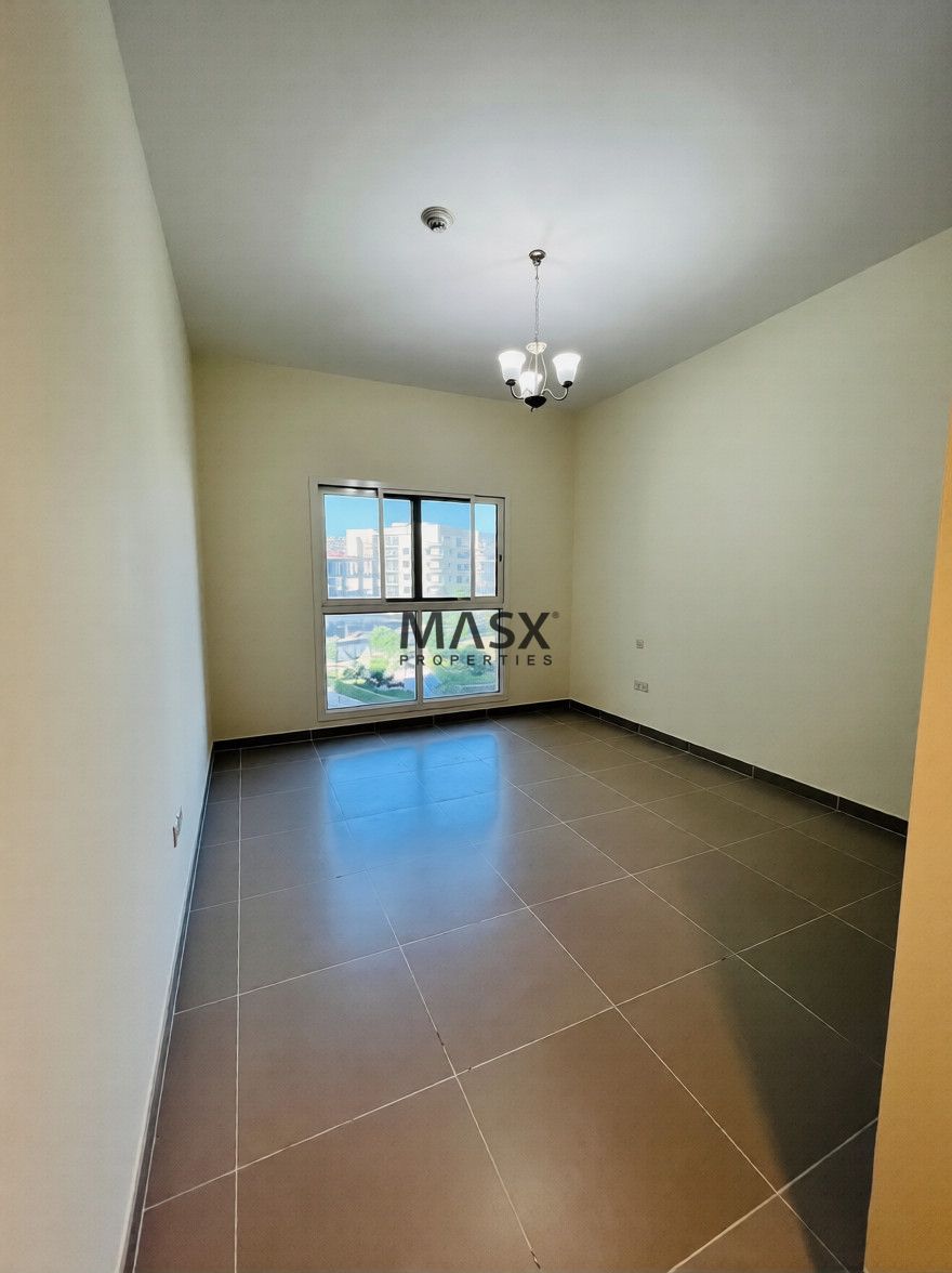 Vacant | Spacious Living | Prime Location