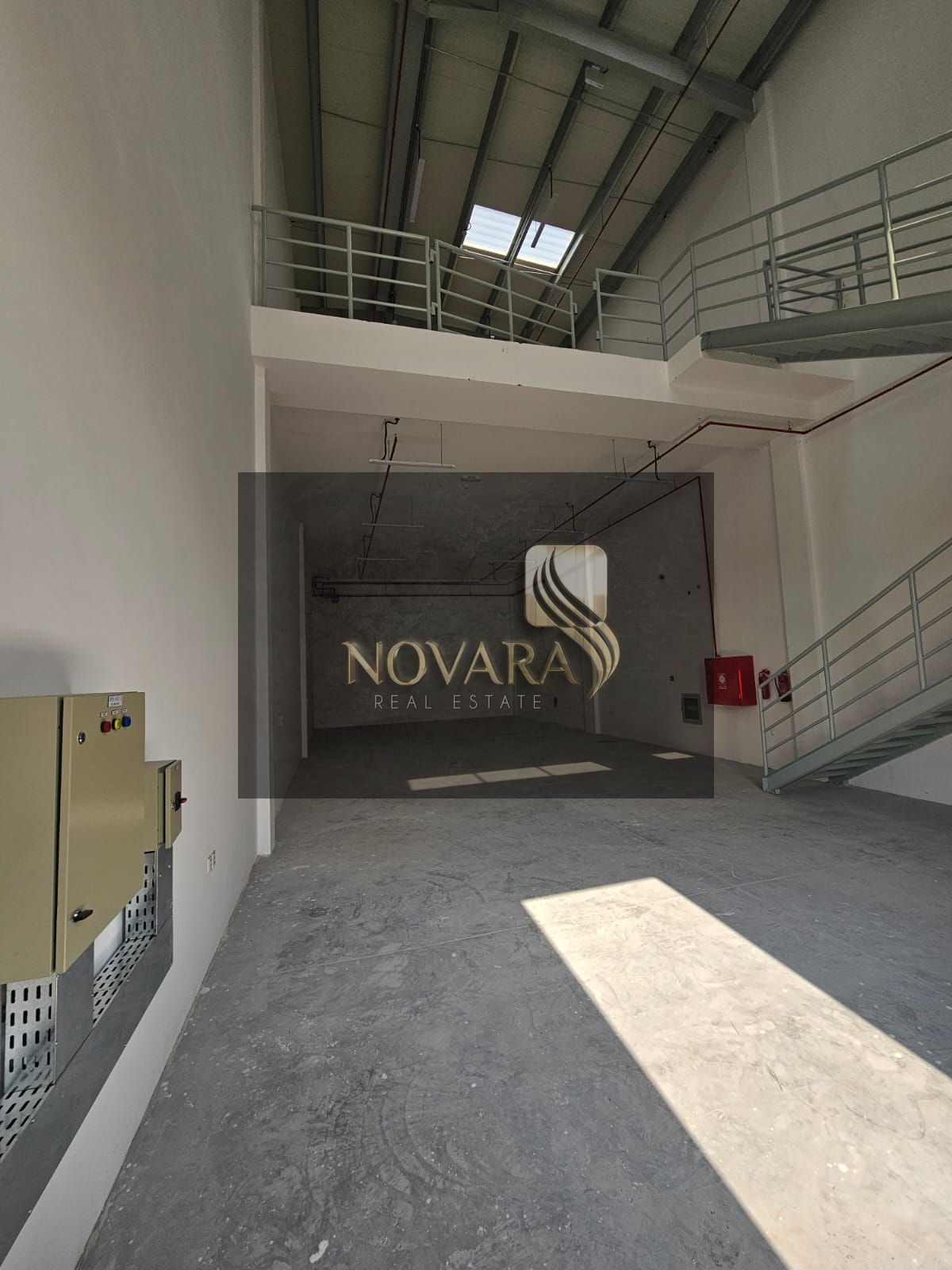 3000 sq ft warehouse in Al Jurf 3, concrete mezzanine, 12m height, 32 kW electricity, prime location, annual rent 135,000