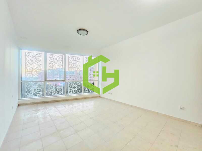 Spacious Layout | Close to Metro | Vacant