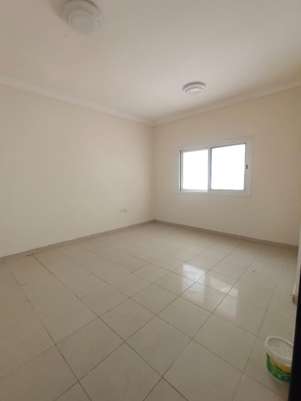Apartment for rent in Muwaileh area - Sharjah Very prime location, right next to the school area and Muwaileh bus station, with all services nearby