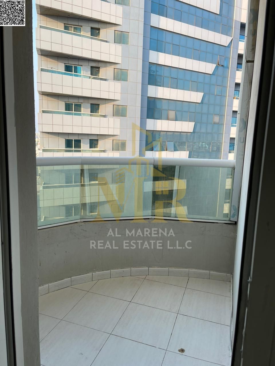 Furnished studio apartment for sale in Orient Towers with a modern design and elegant furnishings. Prime location close to services and amenities. Rea