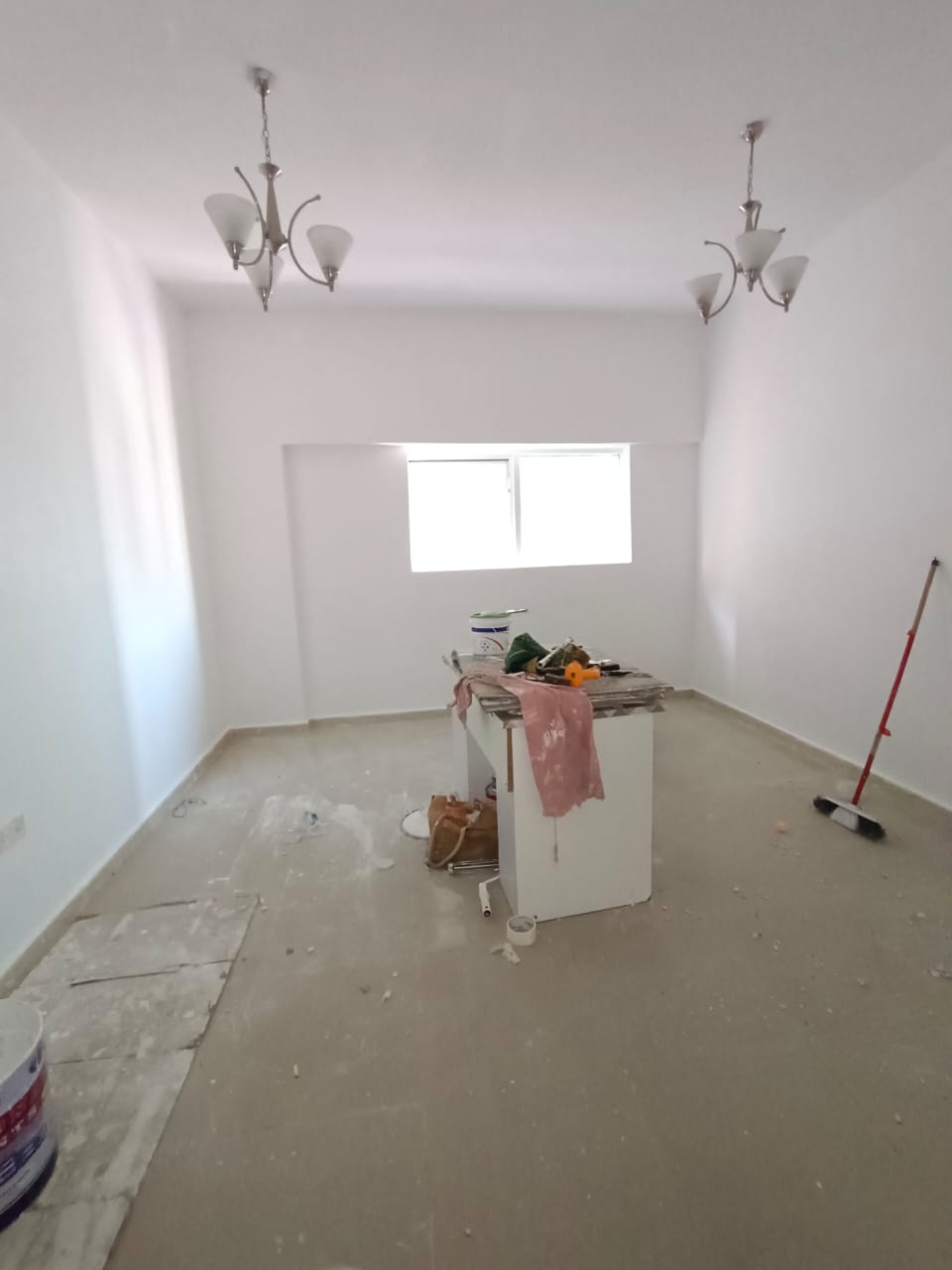 For rent in Sharjah – Al Qasimia / Al Mahatta 3-bedroom apartment with a living room 3 bathrooms Kitchen Central air conditioning Fa