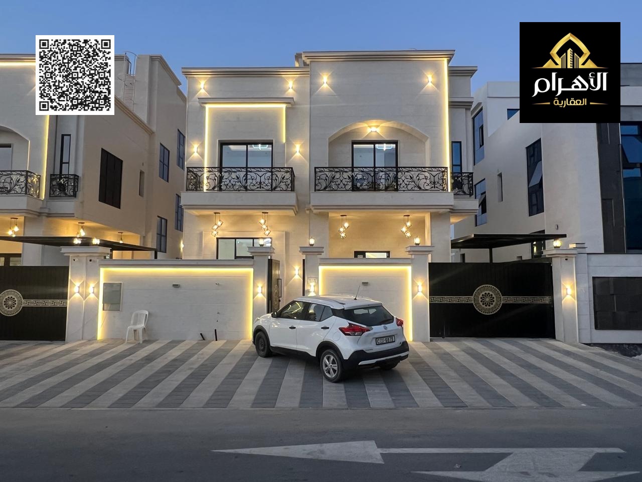 An opportunity to own a distinctive three-story villa at a great price, including registration and ownership fees and air conditioning. Close to all s