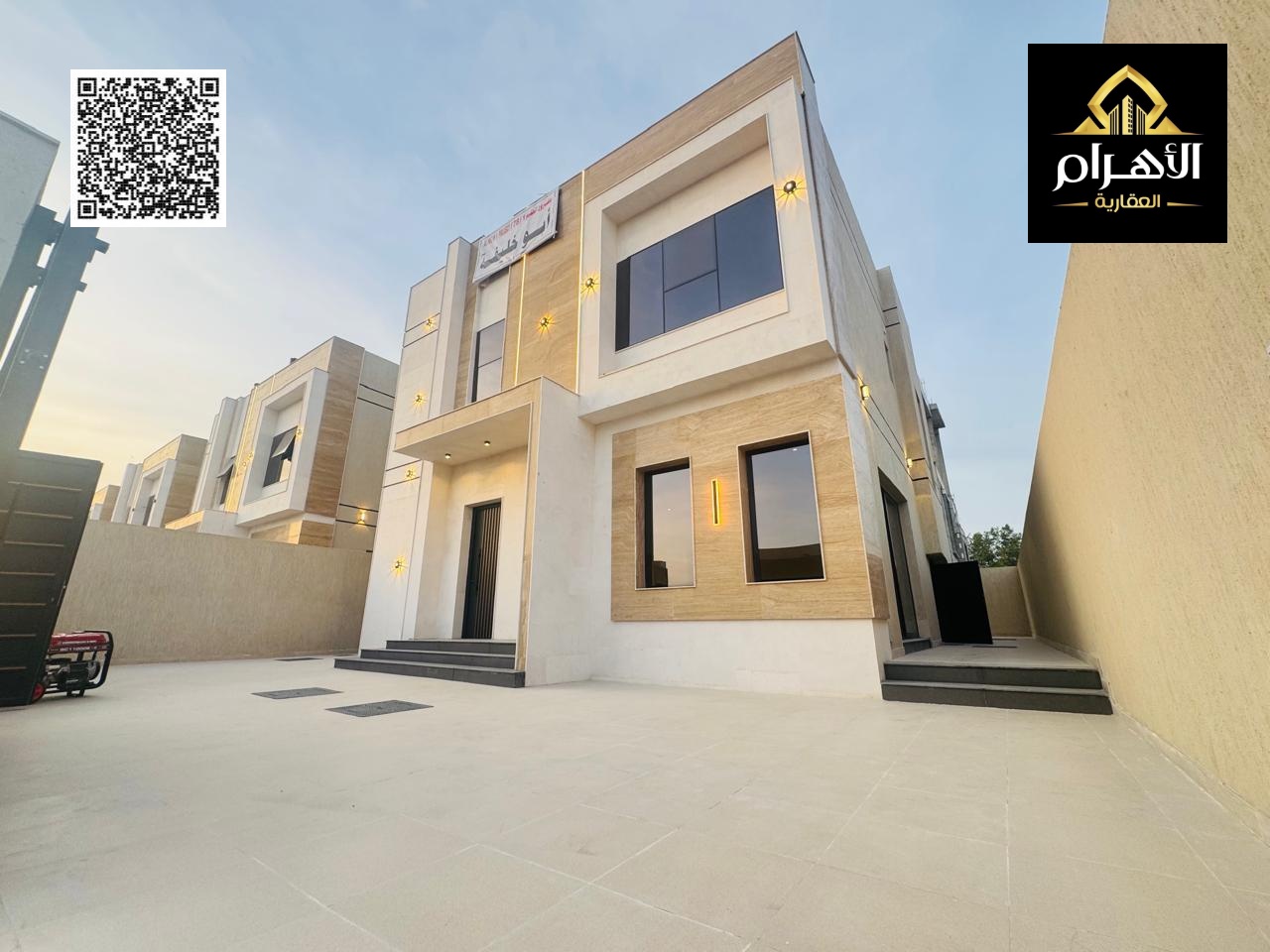 An opportunity to own a distinctive three-story villa at a great price, including registration, ownership, water, and electricity fees.