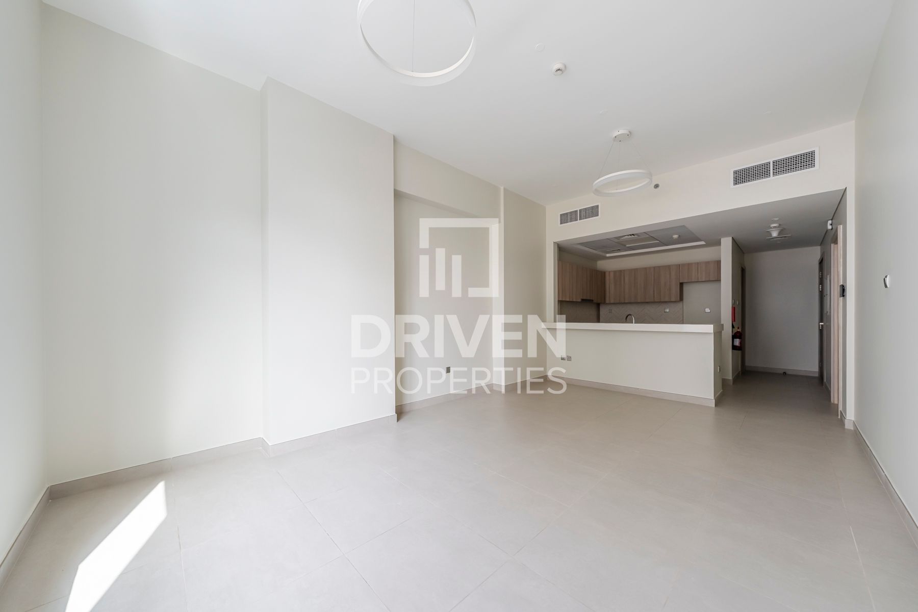 Ready to Move in | Prime Location | Mid Floor