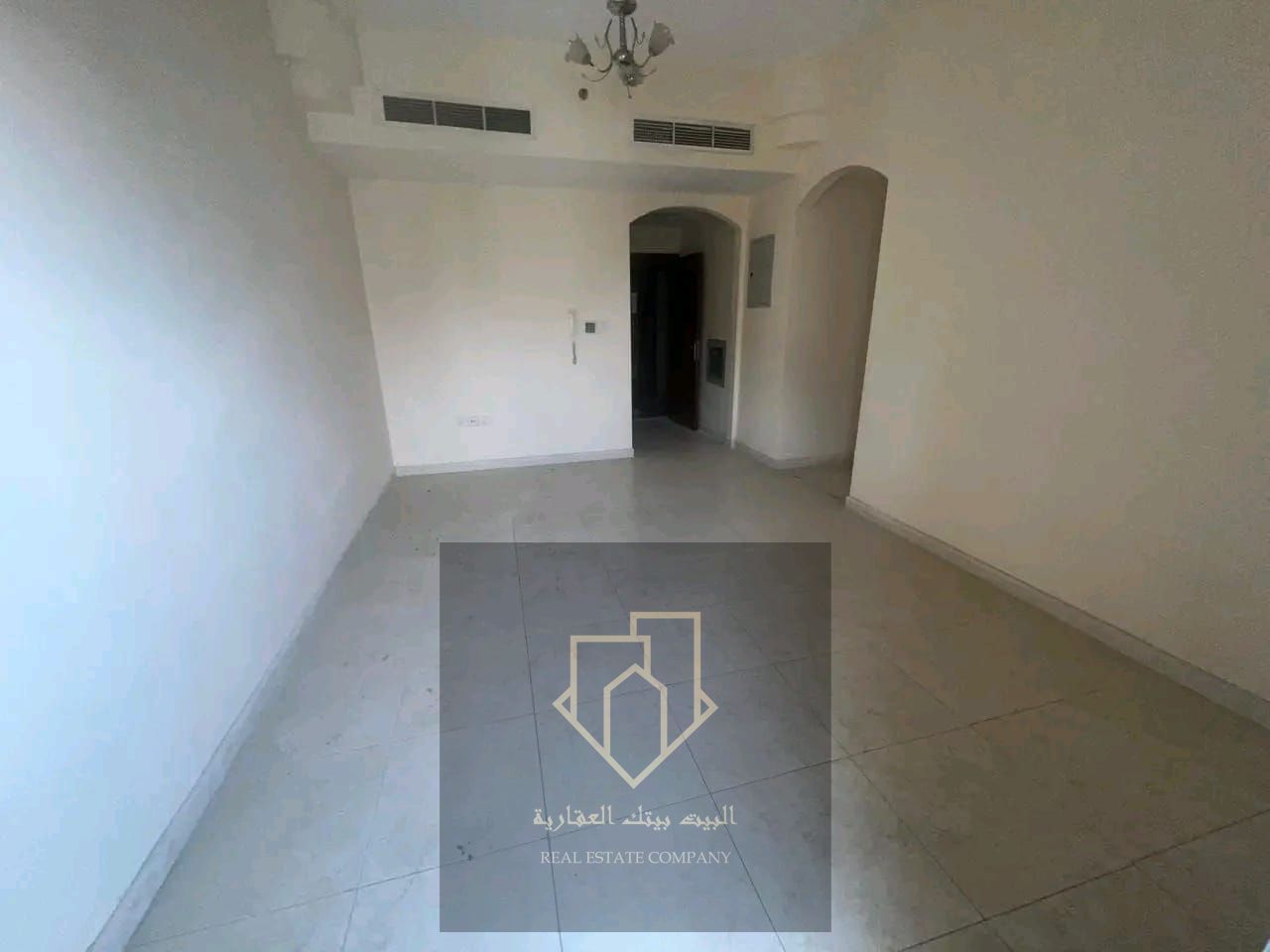 Start a new chapter of comfort and stability in a modern apartment that combines a prime location with a practical design, offering you a balanced lifestyle that meets your daily needs with ease.