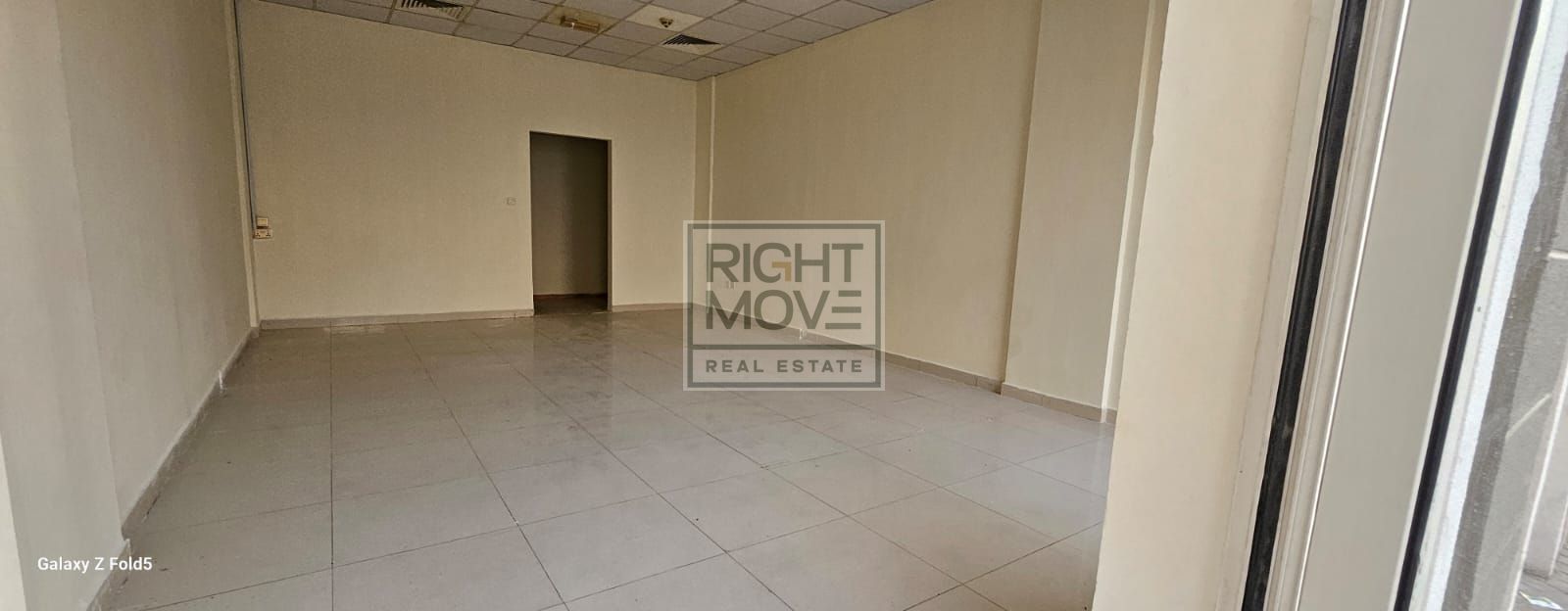 Best Deal Shop avalible for rent in France cluster /45000