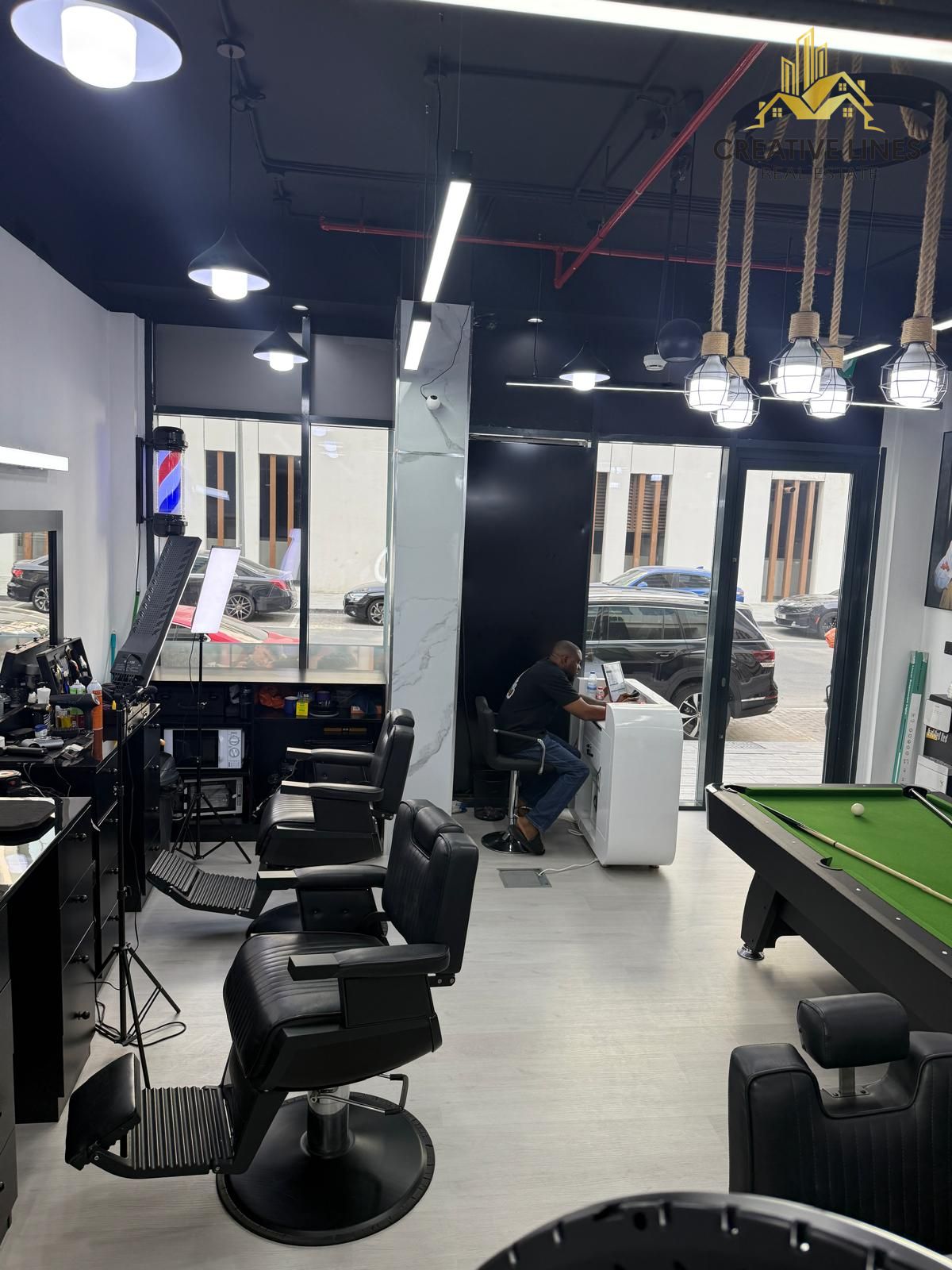 FULLY FITTED SHOP // PRIME LOCATION // AMAZING OFFER