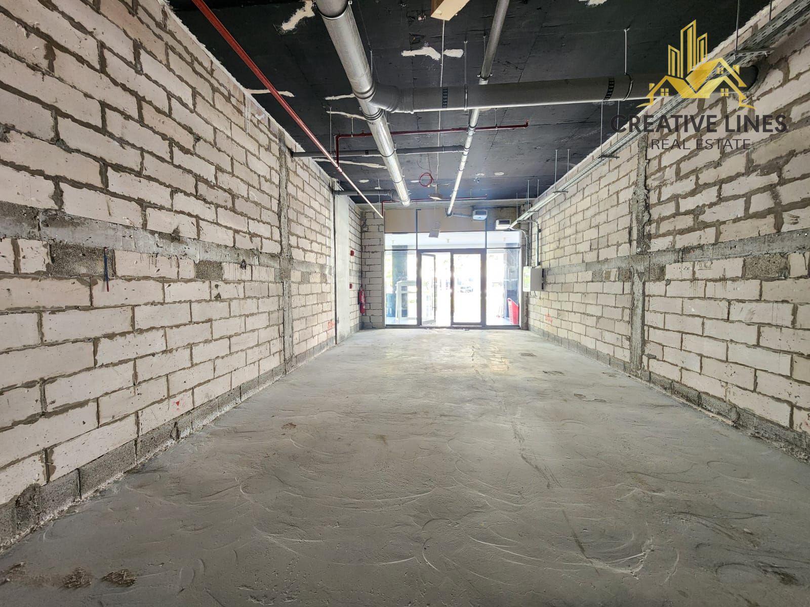 PRIME LOCATION // MAIN STREET SHOP // SHELL AND CORE