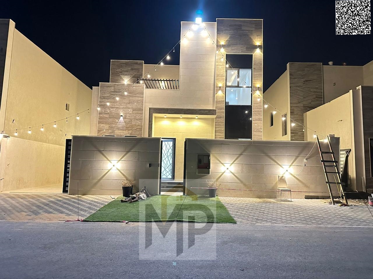 Luxury villa for rent in Al Zahia - modern design, 2 floors + roof, 4 master bedrooms, spacious lounge, elegant majlis, and maid's room, ideal for ups