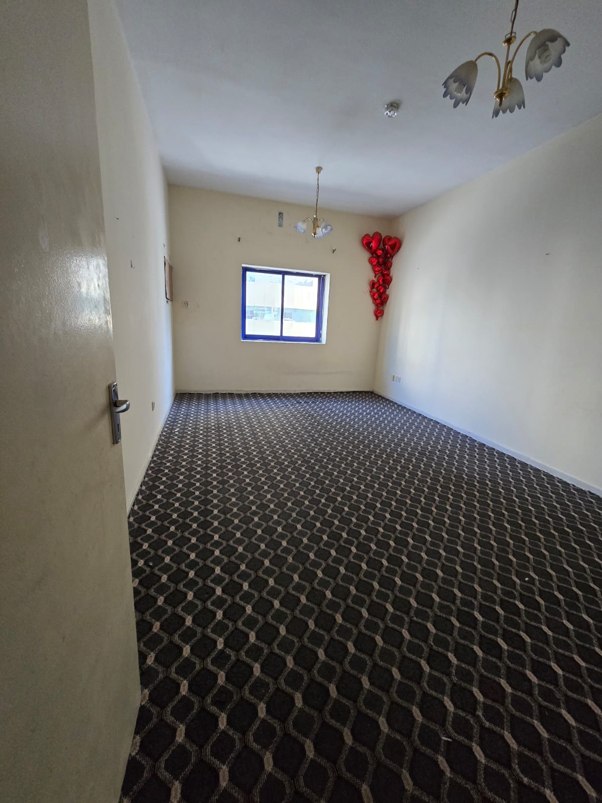 Spacious 3BR apartment in Al Majaz 3, very large layout, 2 balconies with great view, practical design, prime location.