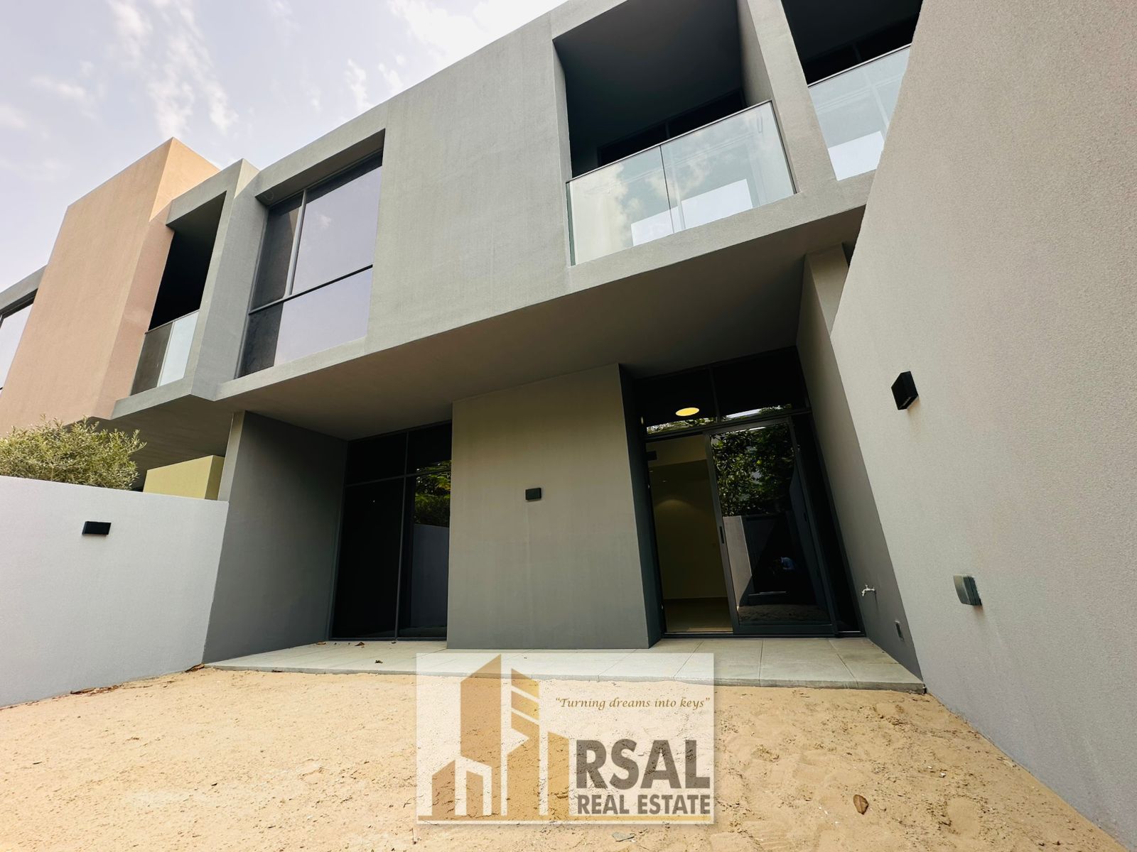 Modren 4BR Villa With Gym And pool For Family In Robinia
