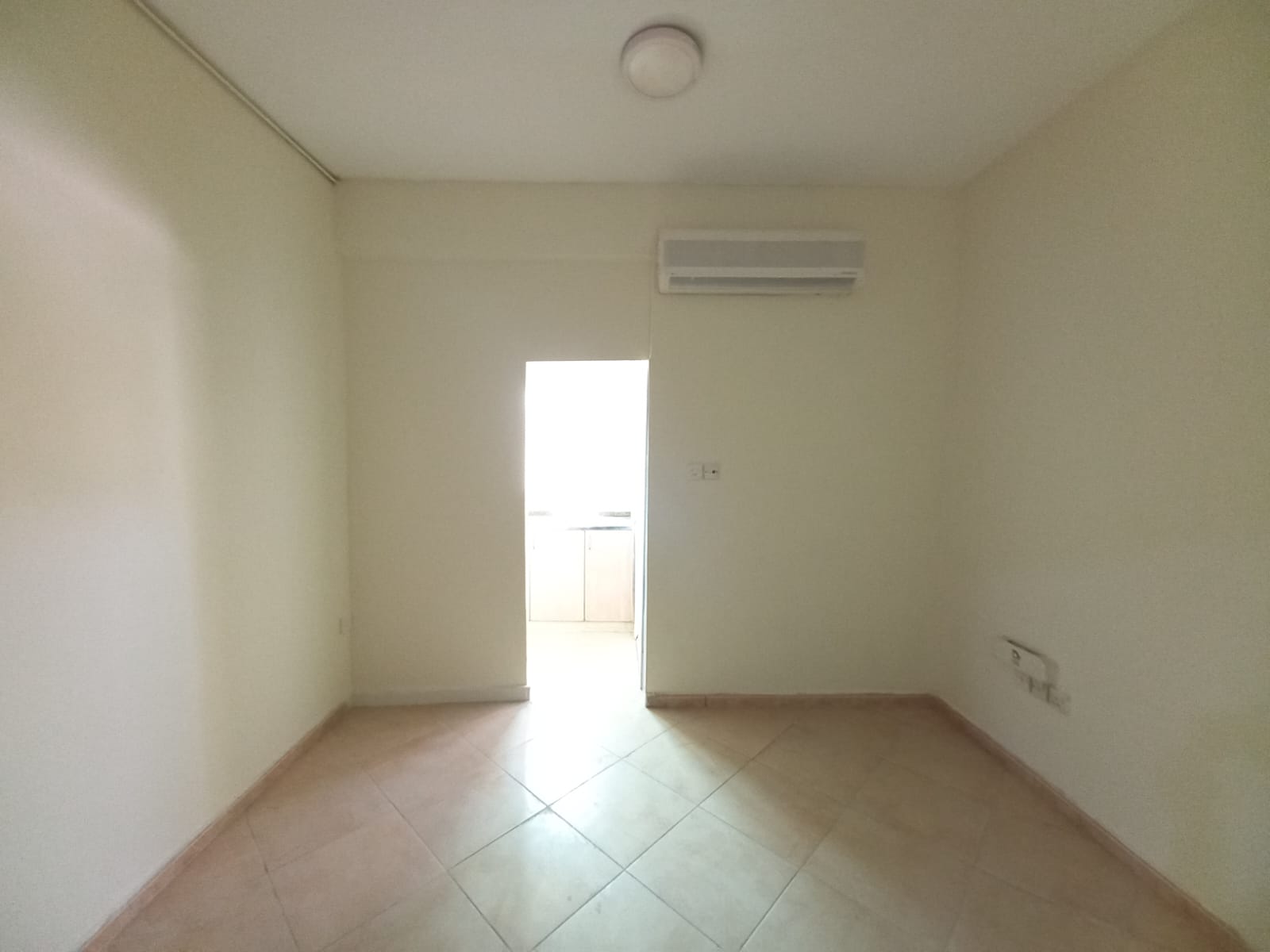 LAVISH STUDIO SEPRATE KITCHEN NEAR SAFARI MALL IN MUWAILEH