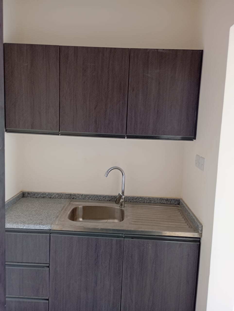 For Rent – Commercial Shops in Al Manakh Area | Sharjah Location: Al Manakh – Opposite Al Manakh Park Very prime location and close to all servic