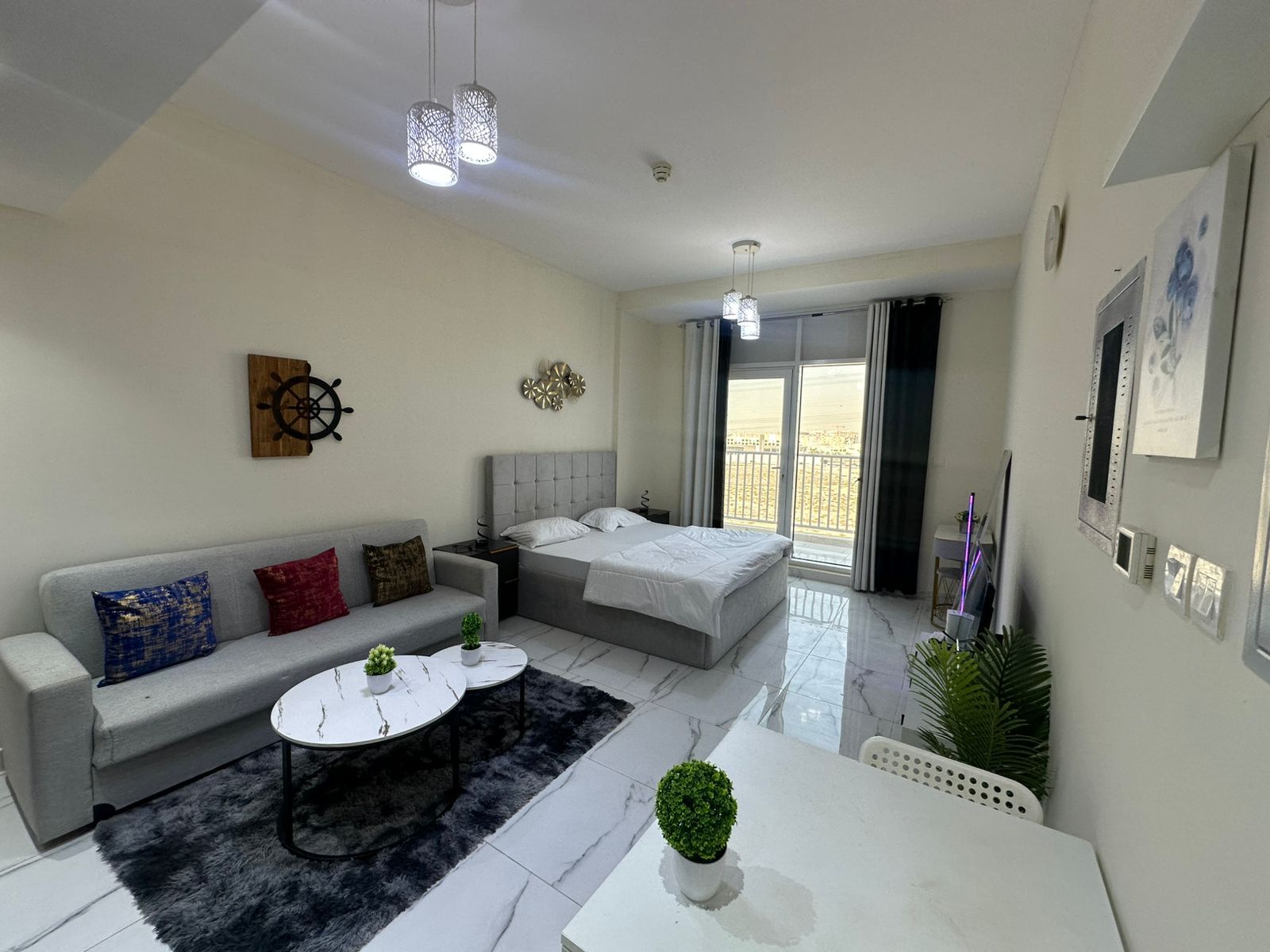 Immaculate Studio II Prime Location II Exclusive Offer