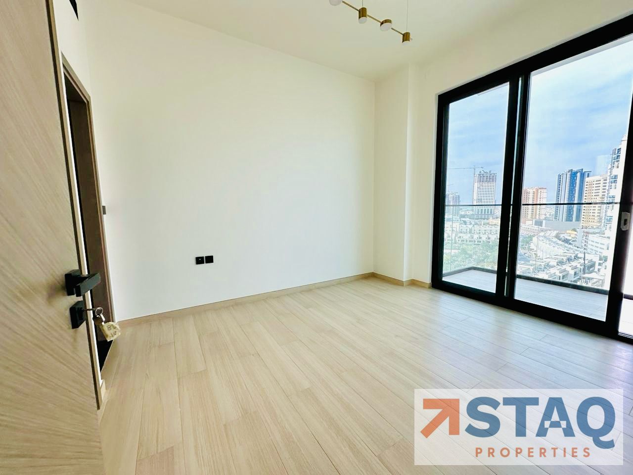 MODERN FINISH | PRIME LOCATION | READY TO MOVE