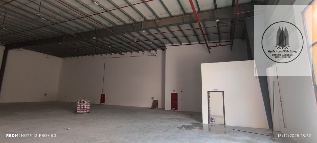 Ready-to-move-in warehouse, 7700 sq ft, 70 kW electricity, price per sq ft 45 AED (negotiable), suitable for storage and commercial use.