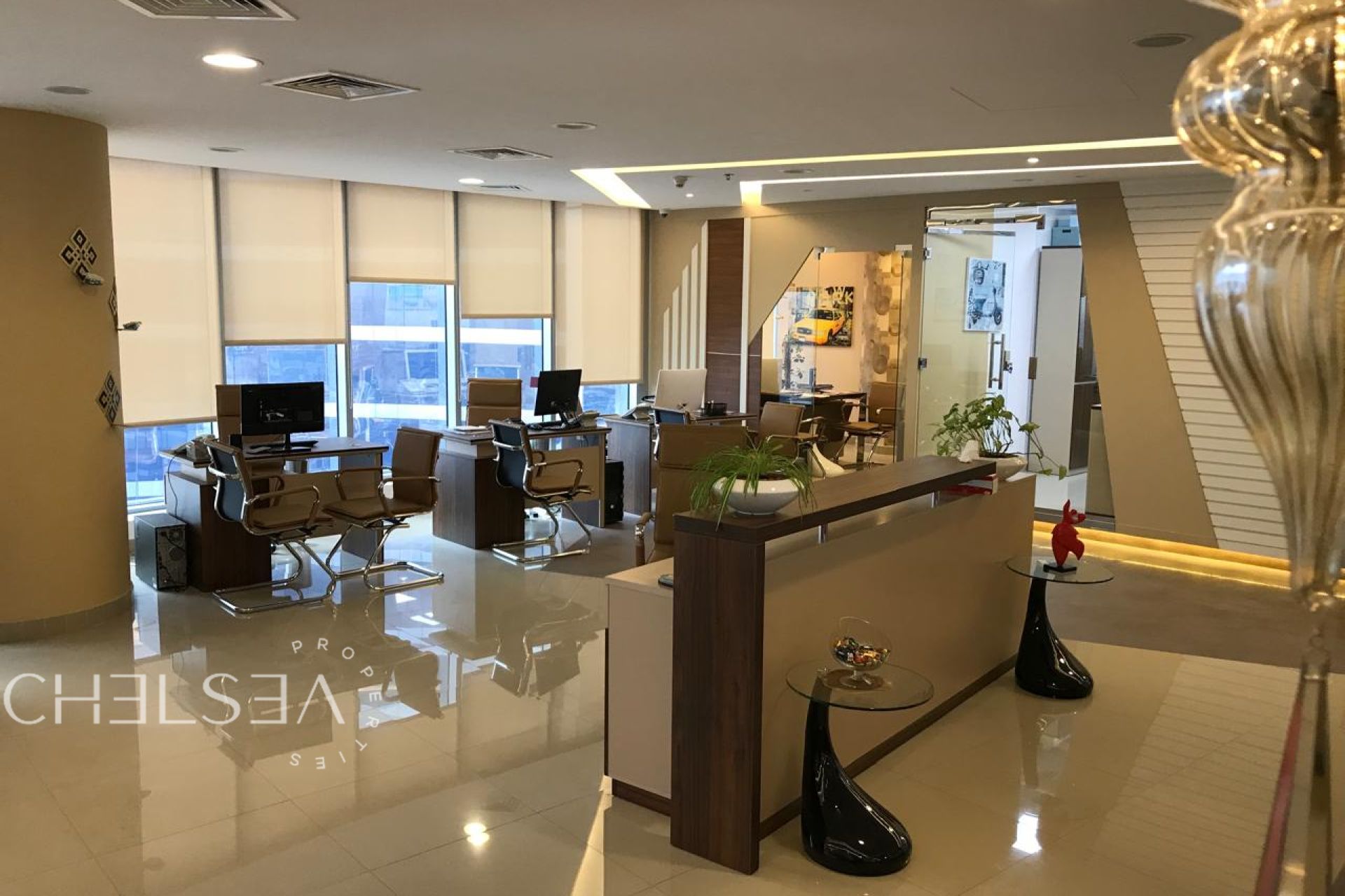 FITTED OFFICE | COMMUNITY VIEW | SPACIOUS