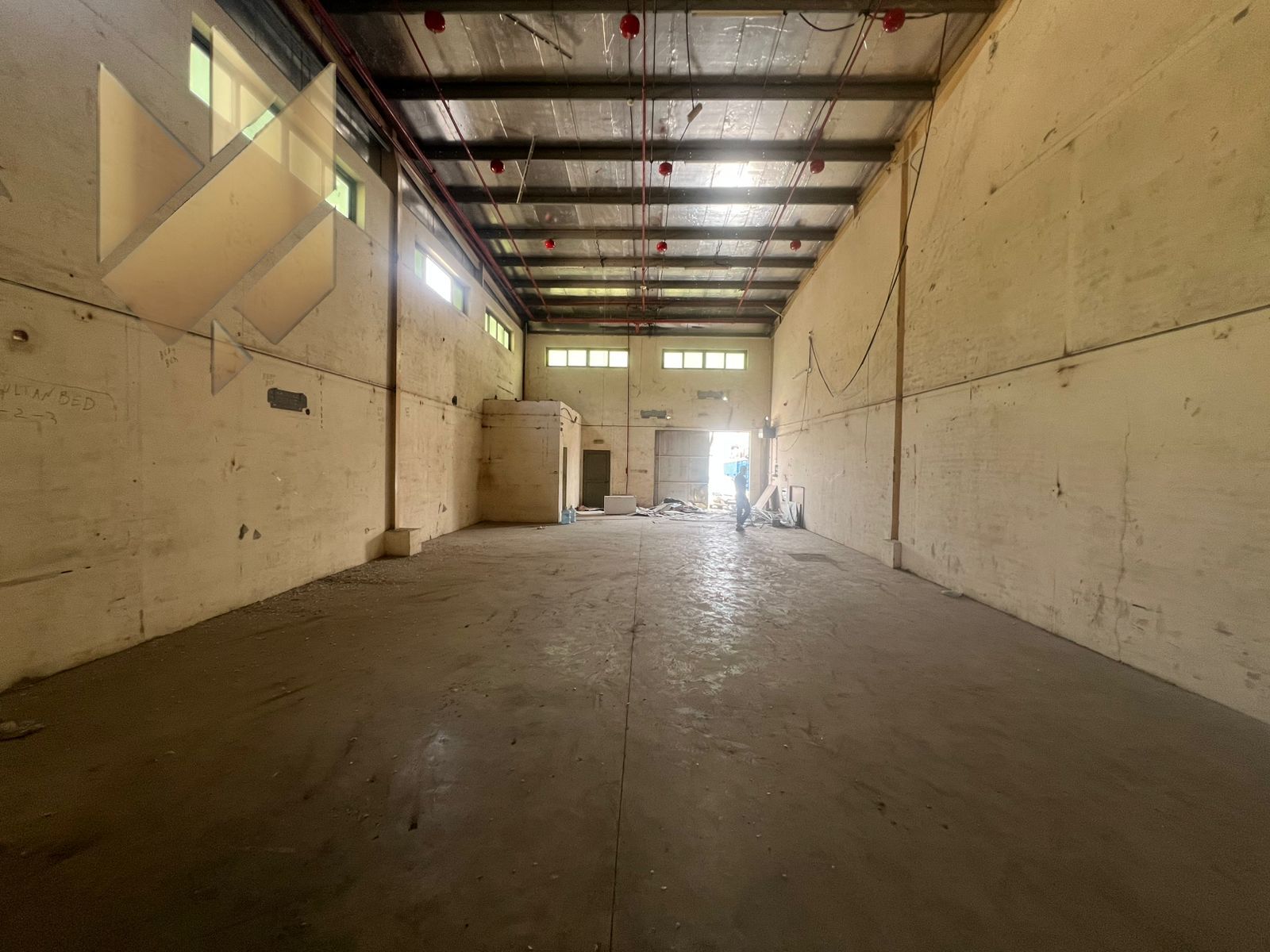 Warehouse in Industrial Area 10 – Practical space and reasonable price