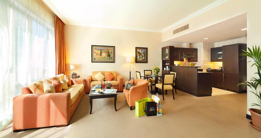 Elegant Furnished Three Bedroom Free Bills