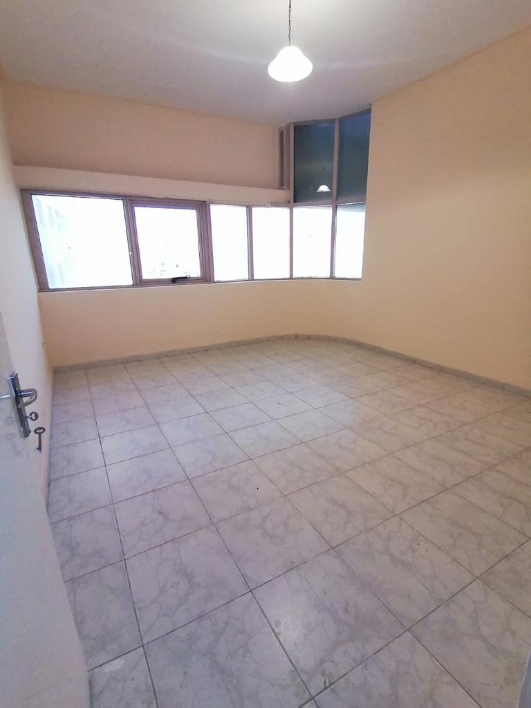 HOT OFFER 1BHK WITH CLOSE HALL WITH DOOR CENTRAL AC FAMILY BUILDING RENT ONLY 28K