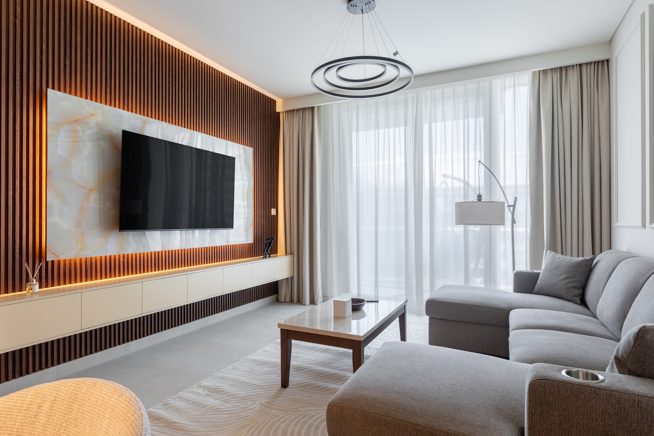 Modern 1BR with Balcony near Dubai Marina | Beach Mansion