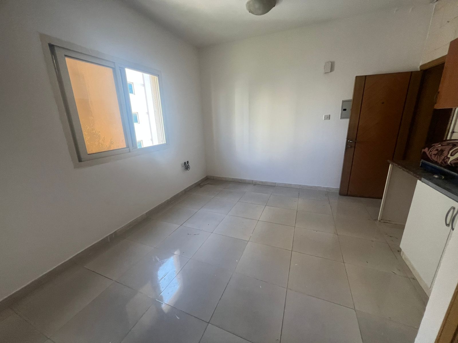 Nice family-only studio, special offer, spacious layout with a view overlooking the main road.