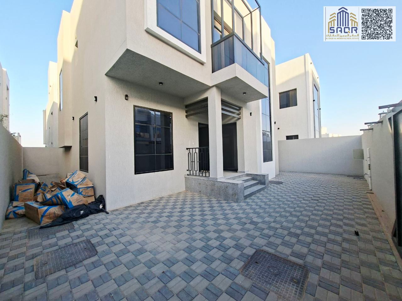 Brand new villa, first occupancy, in a prime residential location close to all amenities. 5 master bedrooms with a spacious yard.