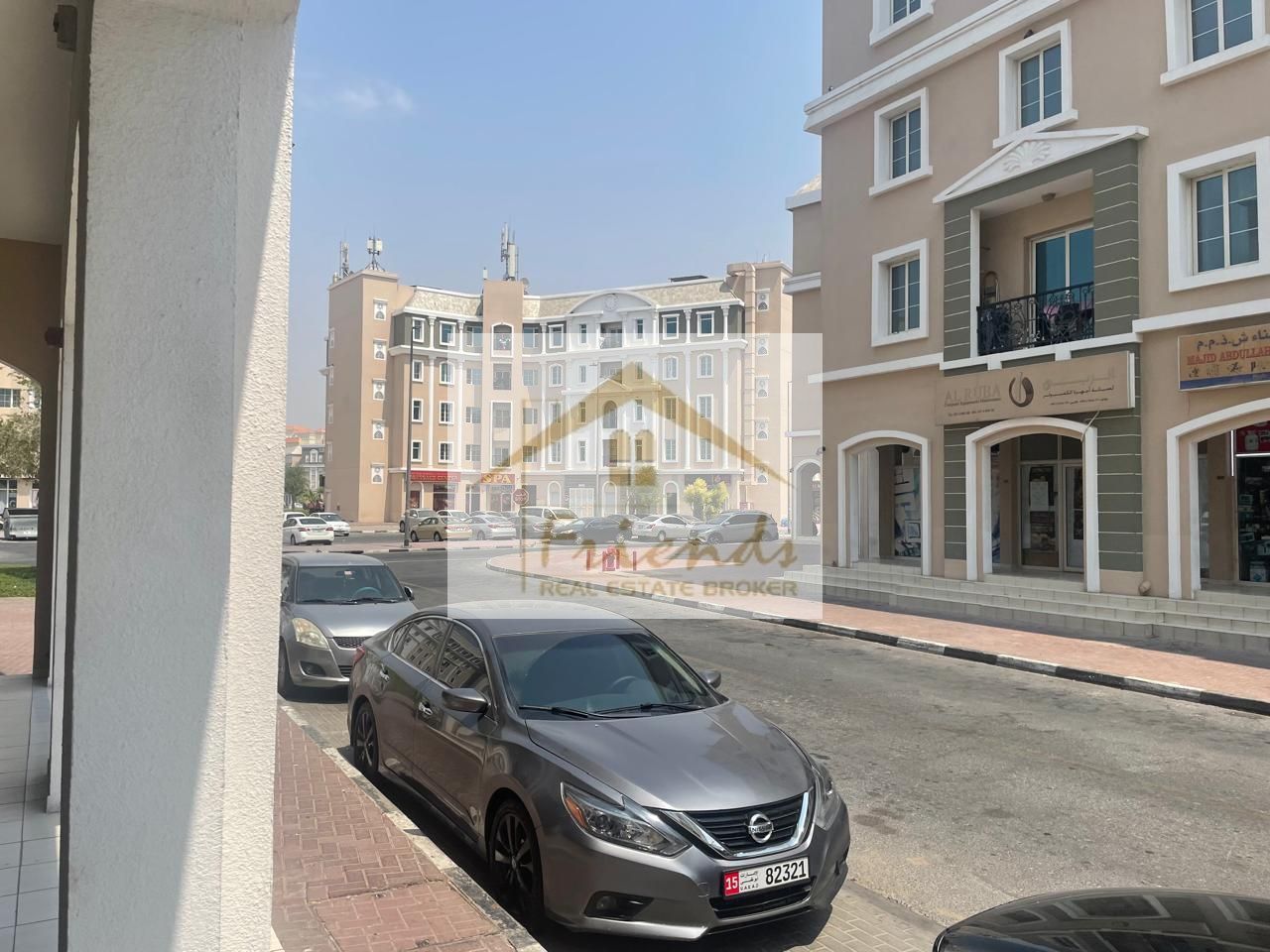 SHOP FOR SALE FRANCE CLUSTER PARKING SIDE