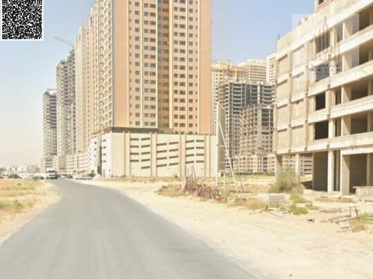 Residential/commercial land in a prime location, large area