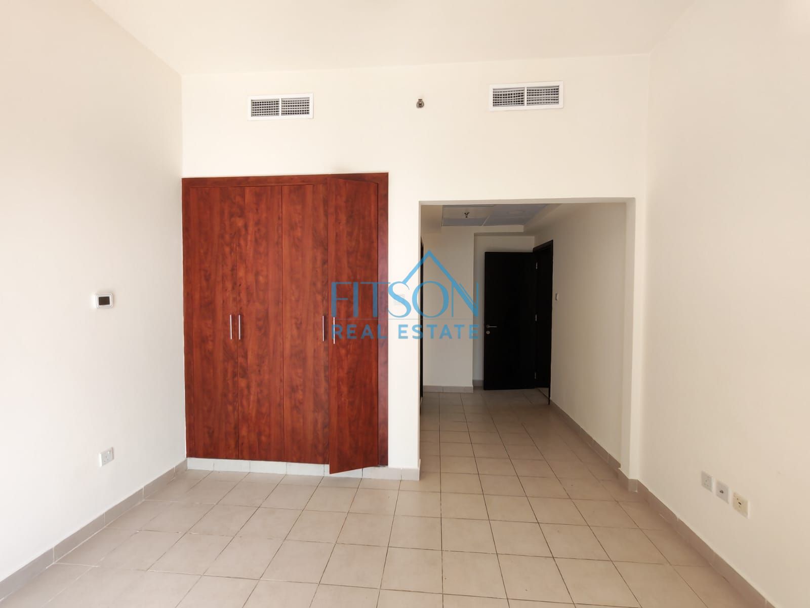 VACANT | UNFURNISHED | HIGHER FLOOR