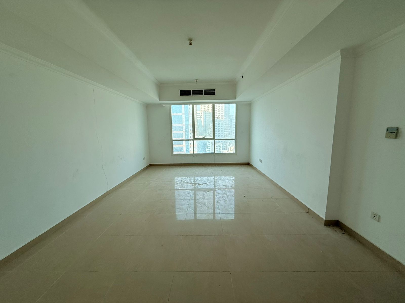 2-Bedroom Apartment / Central AC – 3 Bathrooms – Built-in Wardrobes – Free Parking – Large Storage – Spacious Kitchen – Rent: AED 58,000